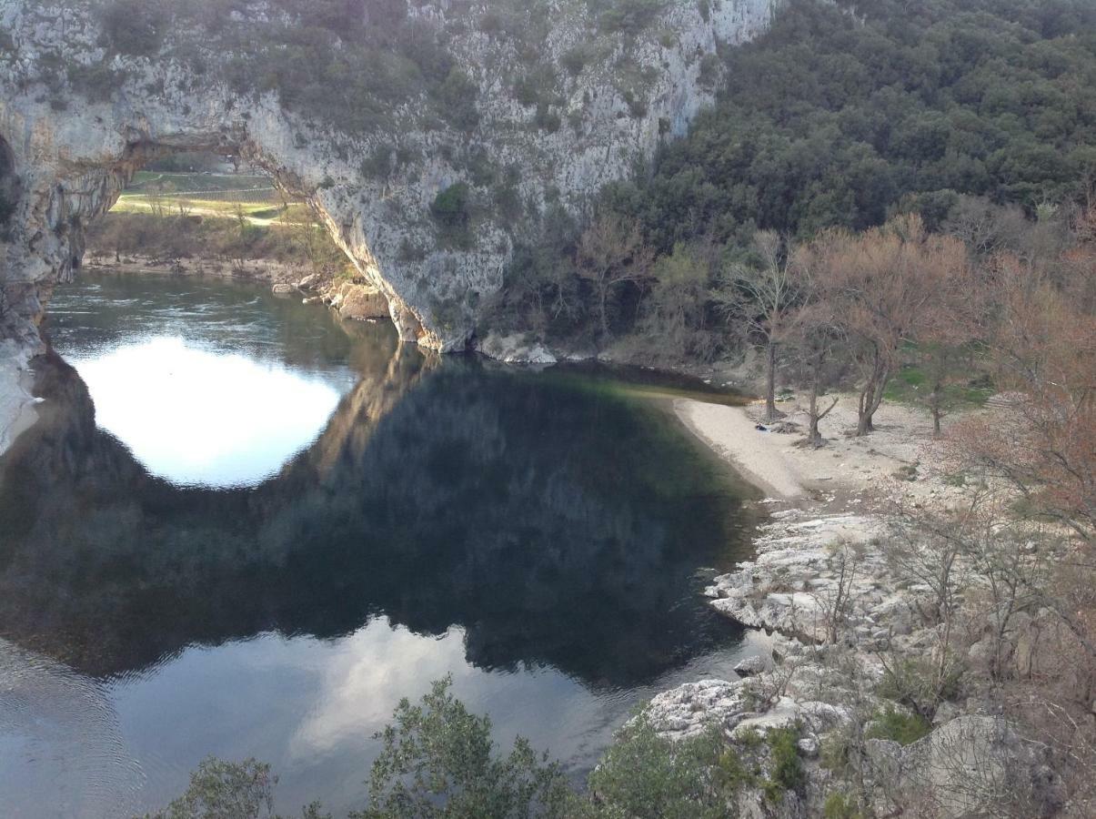 Au Mas Des Graviers Bed & Breakfast Salavas Dış mekan fotoğraf