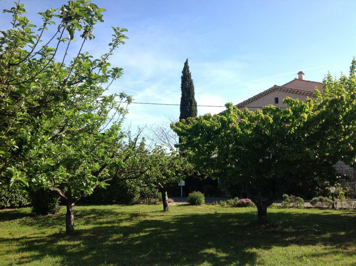 Au Mas Des Graviers Bed & Breakfast Salavas Dış mekan fotoğraf