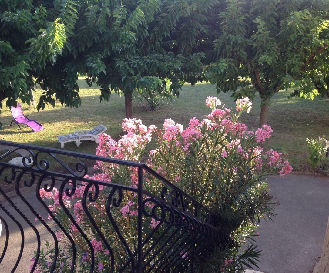 Au Mas Des Graviers Bed & Breakfast Salavas Dış mekan fotoğraf