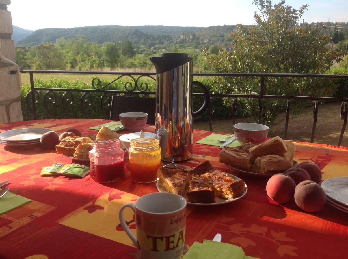 Au Mas Des Graviers Bed & Breakfast Salavas Dış mekan fotoğraf