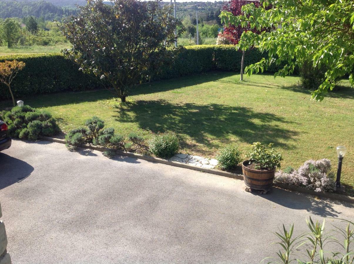 Au Mas Des Graviers Bed & Breakfast Salavas Dış mekan fotoğraf