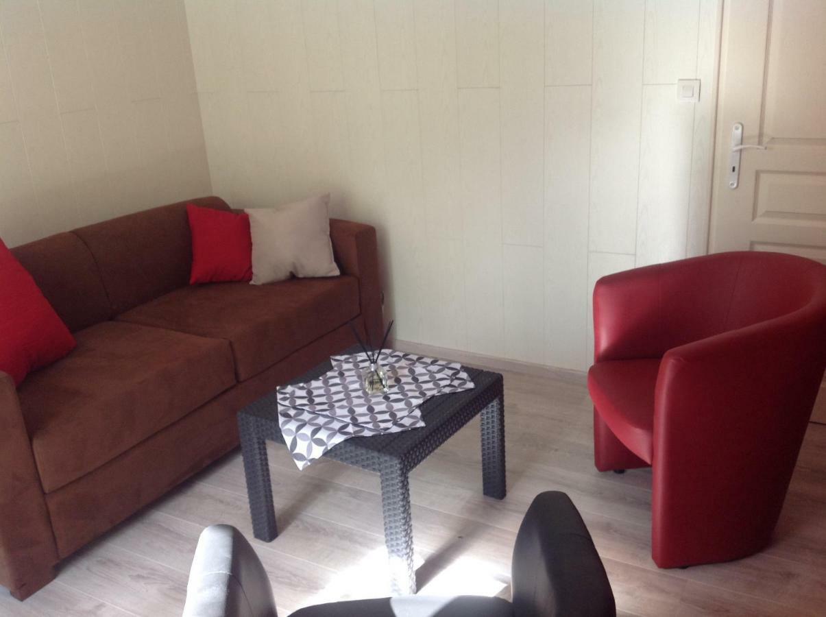 Au Mas Des Graviers Bed & Breakfast Salavas Dış mekan fotoğraf