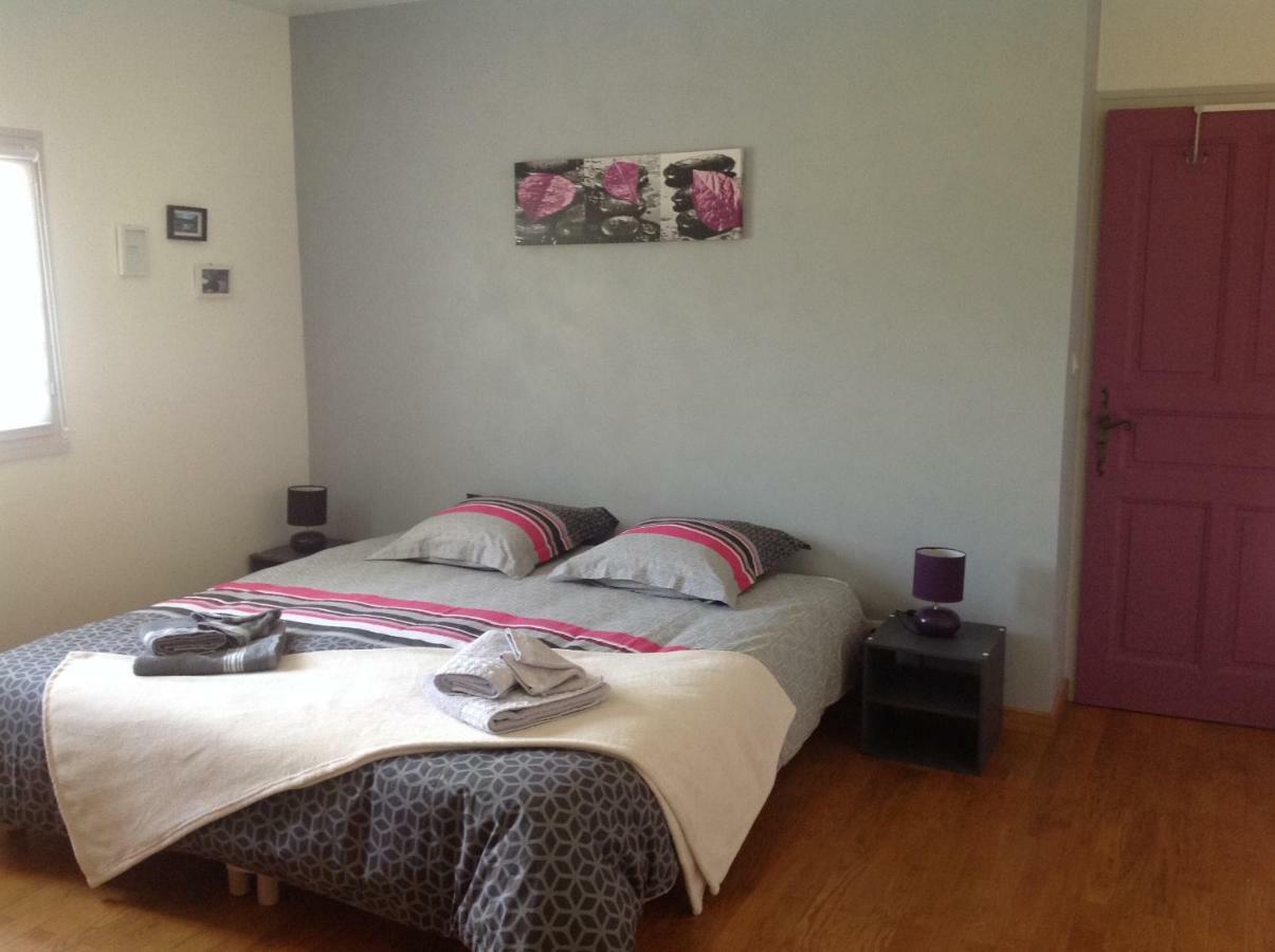 Au Mas Des Graviers Bed & Breakfast Salavas Dış mekan fotoğraf