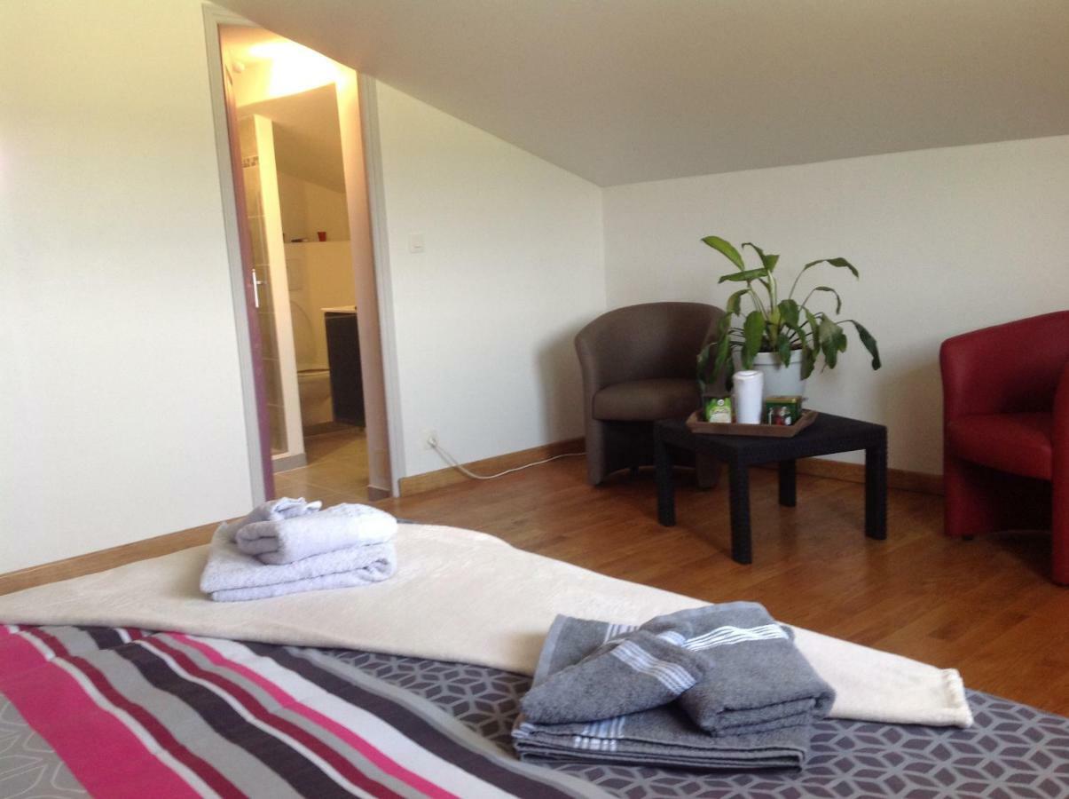 Au Mas Des Graviers Bed & Breakfast Salavas Dış mekan fotoğraf