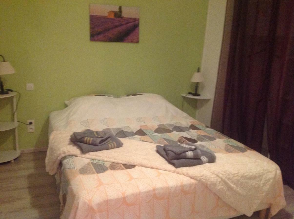 Au Mas Des Graviers Bed & Breakfast Salavas Dış mekan fotoğraf