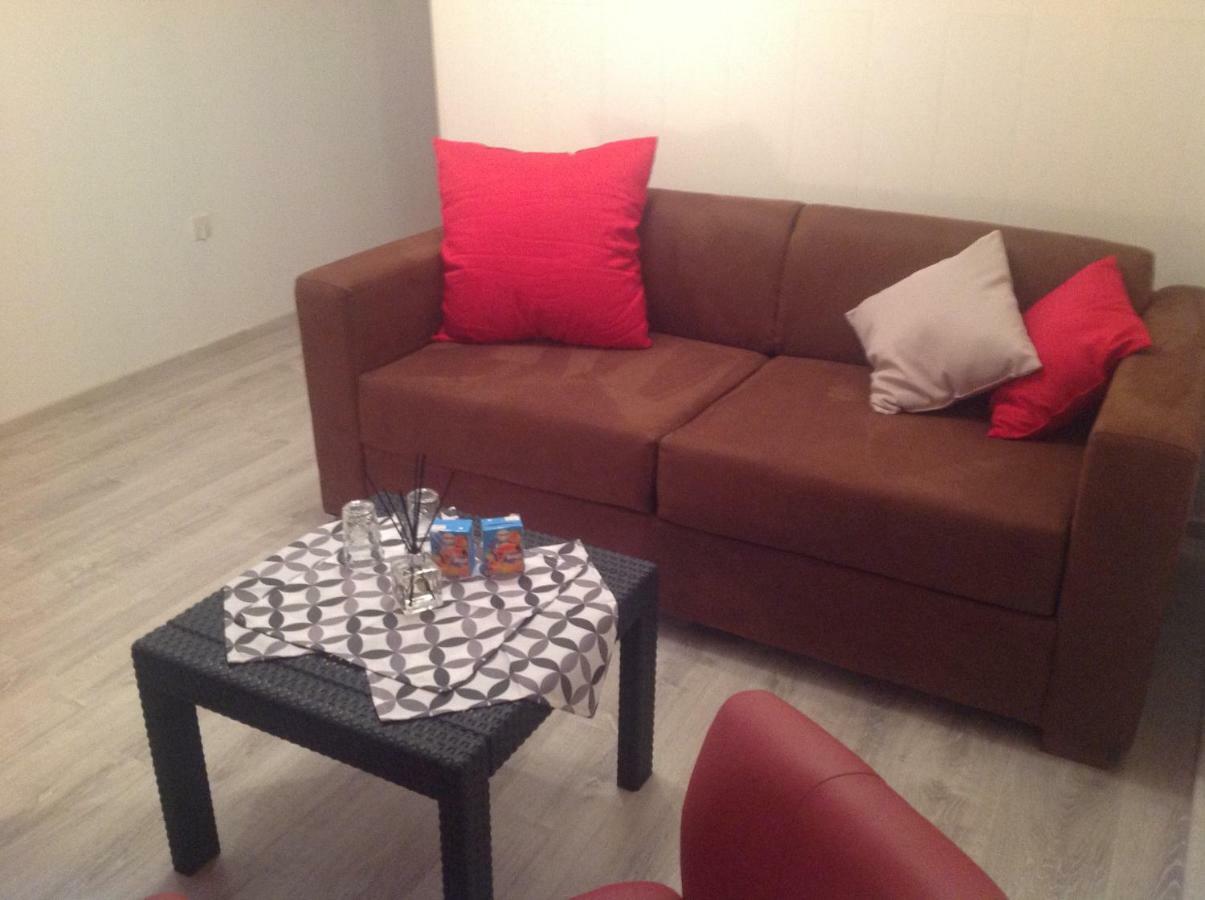 Au Mas Des Graviers Bed & Breakfast Salavas Dış mekan fotoğraf